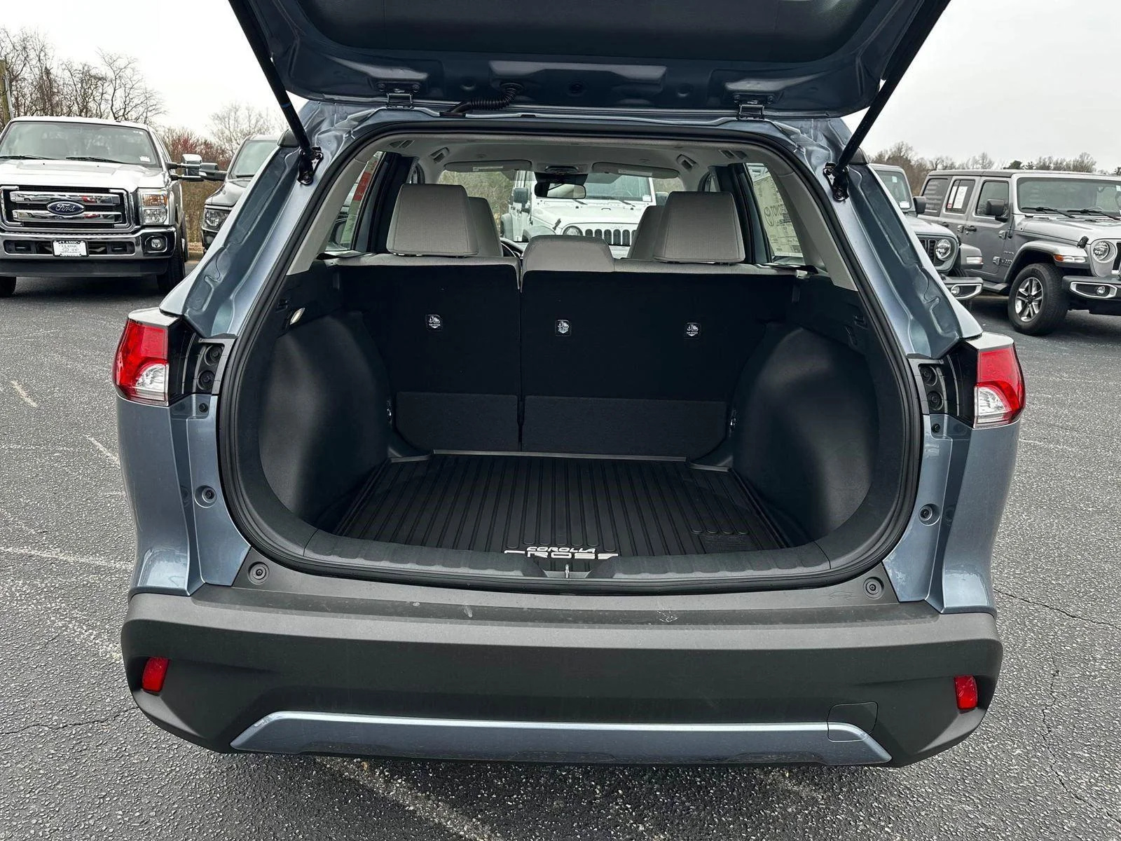 2025 Toyota Corolla Cross L - Photo 26