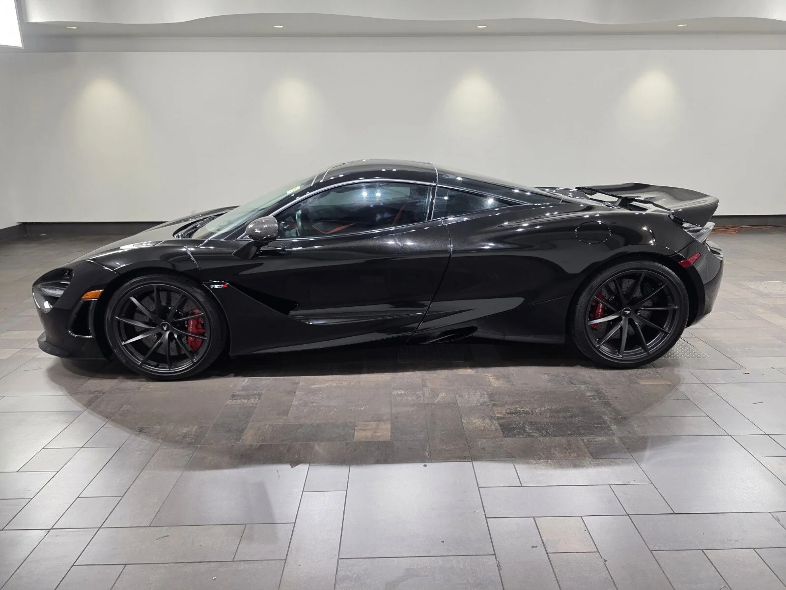 Used 2022 Onyx Black McLaren Performance Coupe image 3