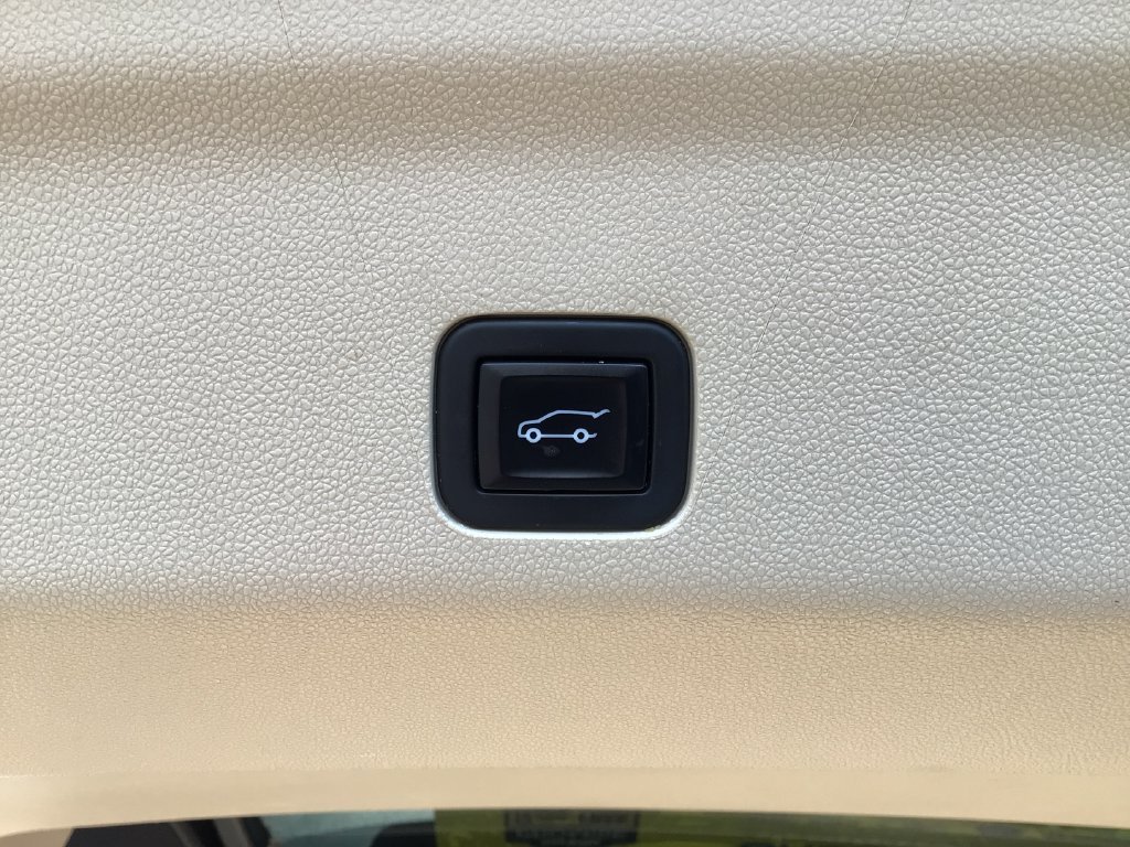 Used 2023 SANDSTONE METALLIC Cadillac 4WD Premium Luxury image 46