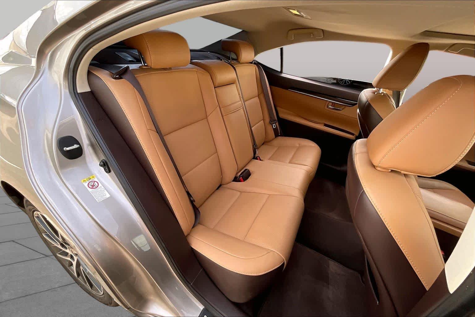 Used 2017 Atomic Silver Lexus  image 17