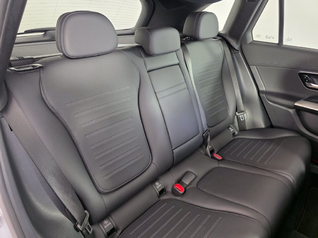 Used 2024 Silver Mercedes-Benz GLC 300 image 27