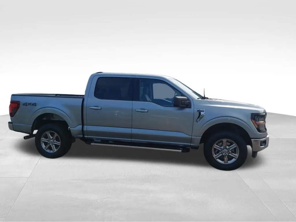 Used 2025 Silver Ford XLT image 9