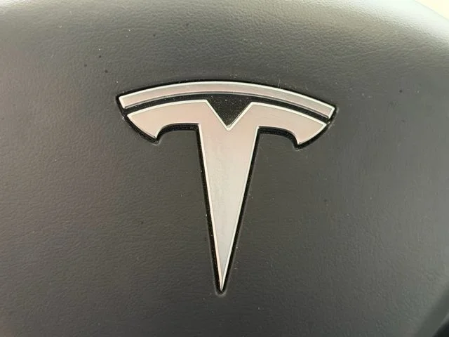 Used 2023 White Tesla Base image 21