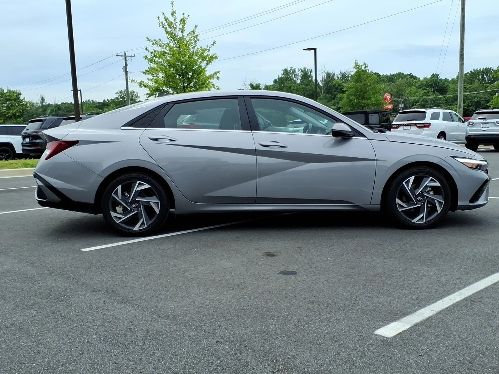 Used 2025 Fluid Metal Hyundai Limited image 11