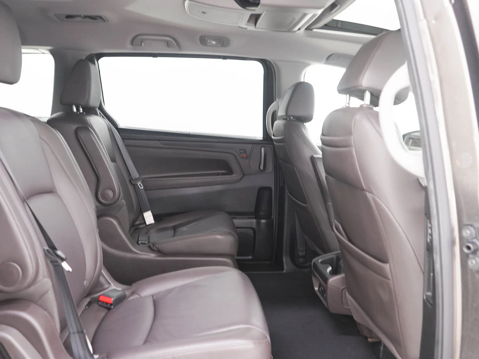Used 2018 Pacific Pewter Metallic Honda Touring Auto image 15