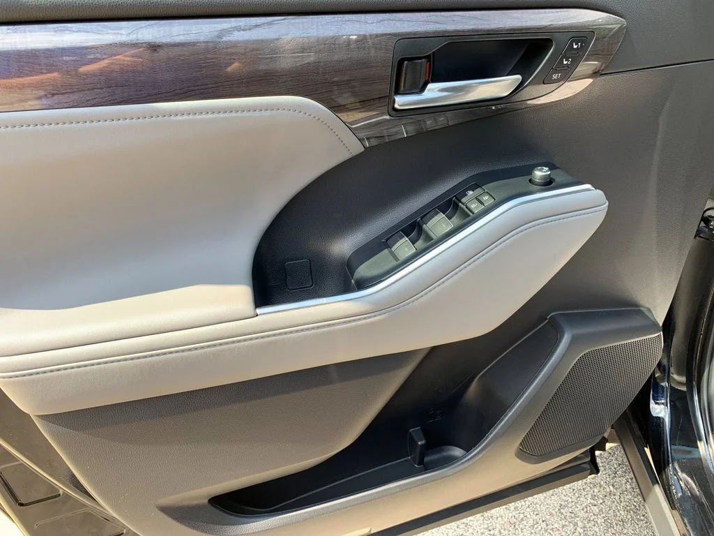 Used 2022 Black Toyota Platinum image 12