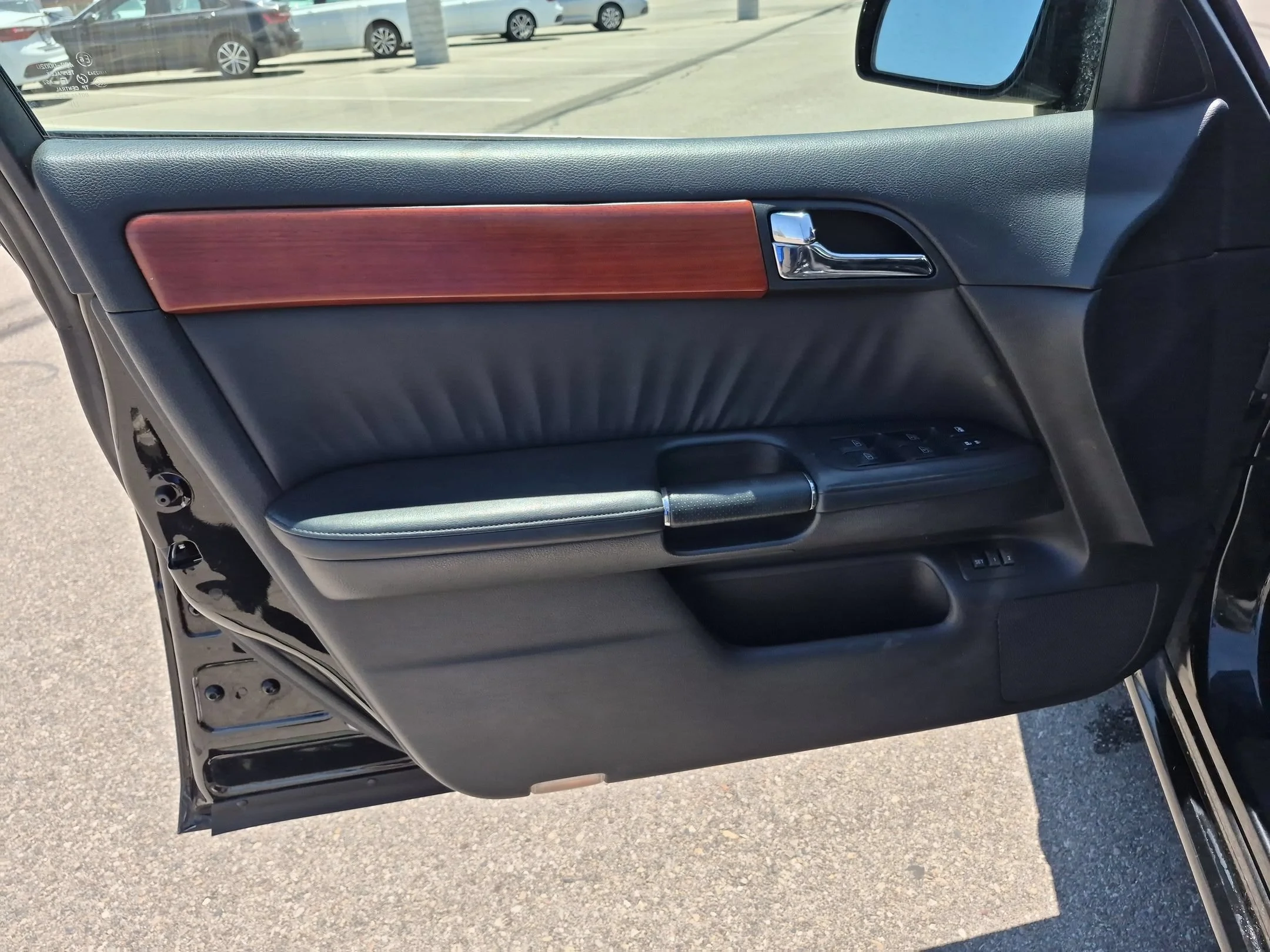 Used 2007 Black Obsidian INFINITI x image 12