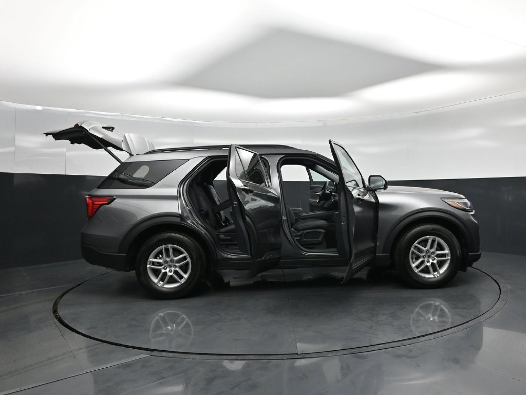 New 2027 Carbonized Gray Metallic Ford Active image 4