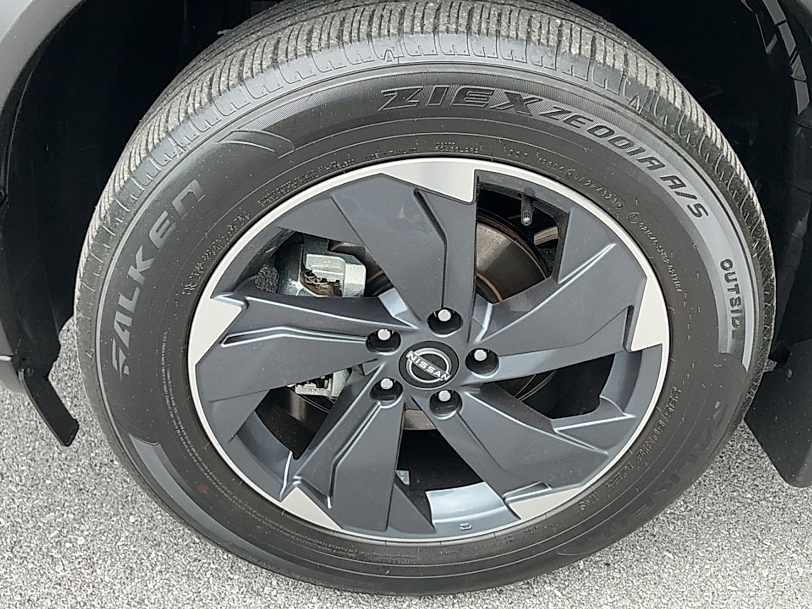Used 2024 Super Black Nissan SV FWD image 5