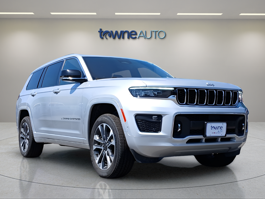 Used 2023 Silver Jeep Overland image 7