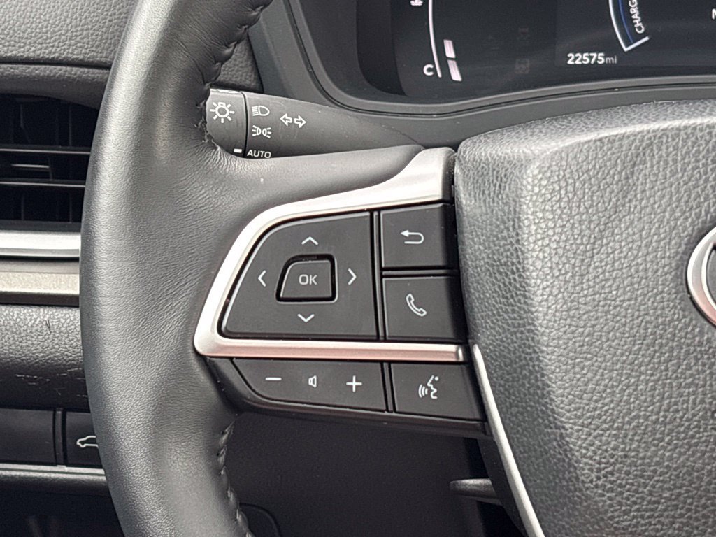 Used 2025  Toyota XLE image 20