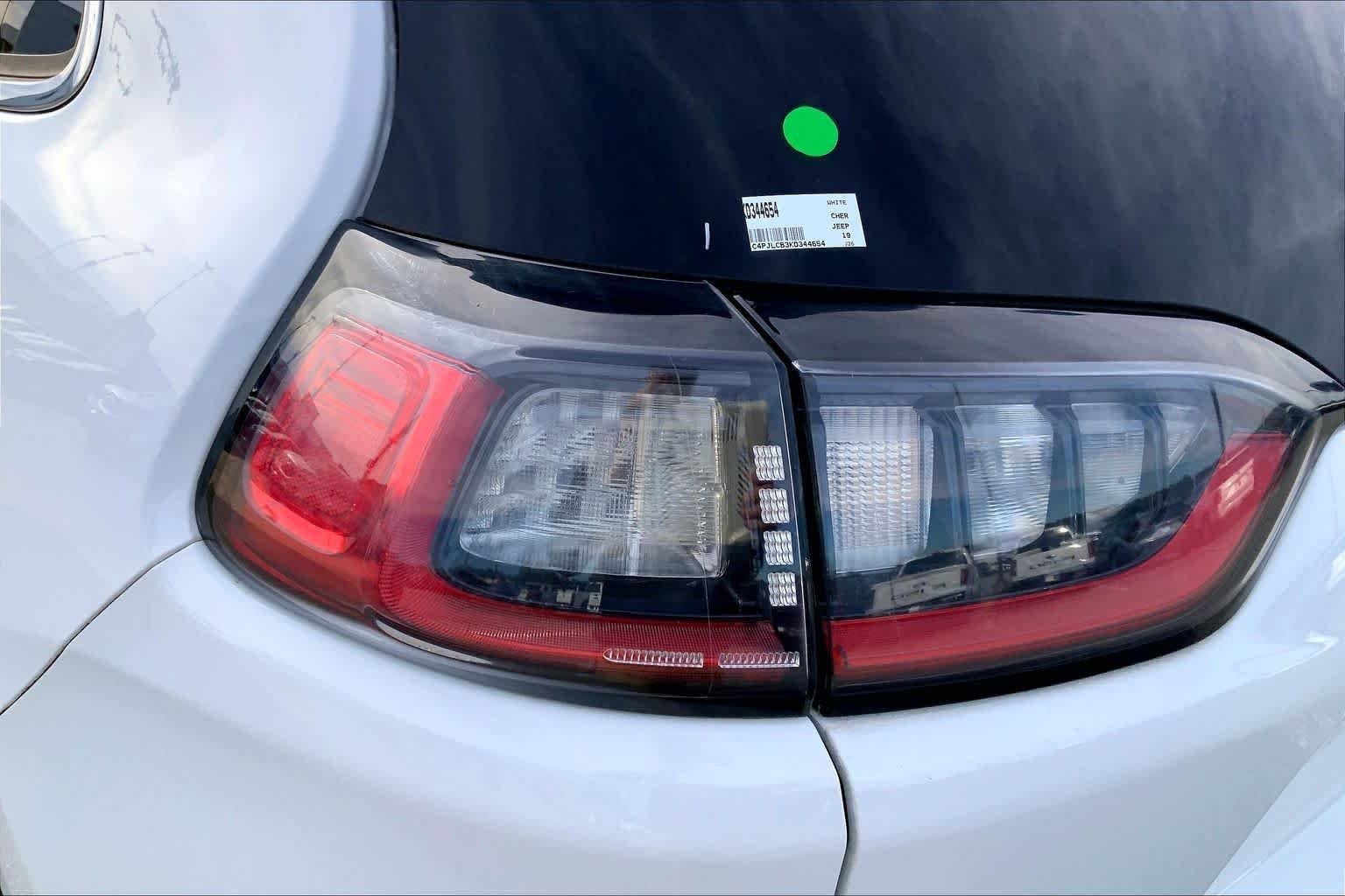 Used 2019 Bright White Clearcoat Jeep Latitude image 26