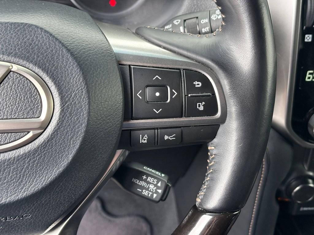 Used 2023 Black Lexus 460 image 19