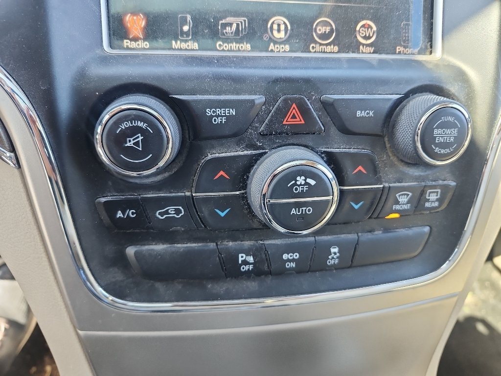 Used 2015 Champagne Jeep Limited image 26