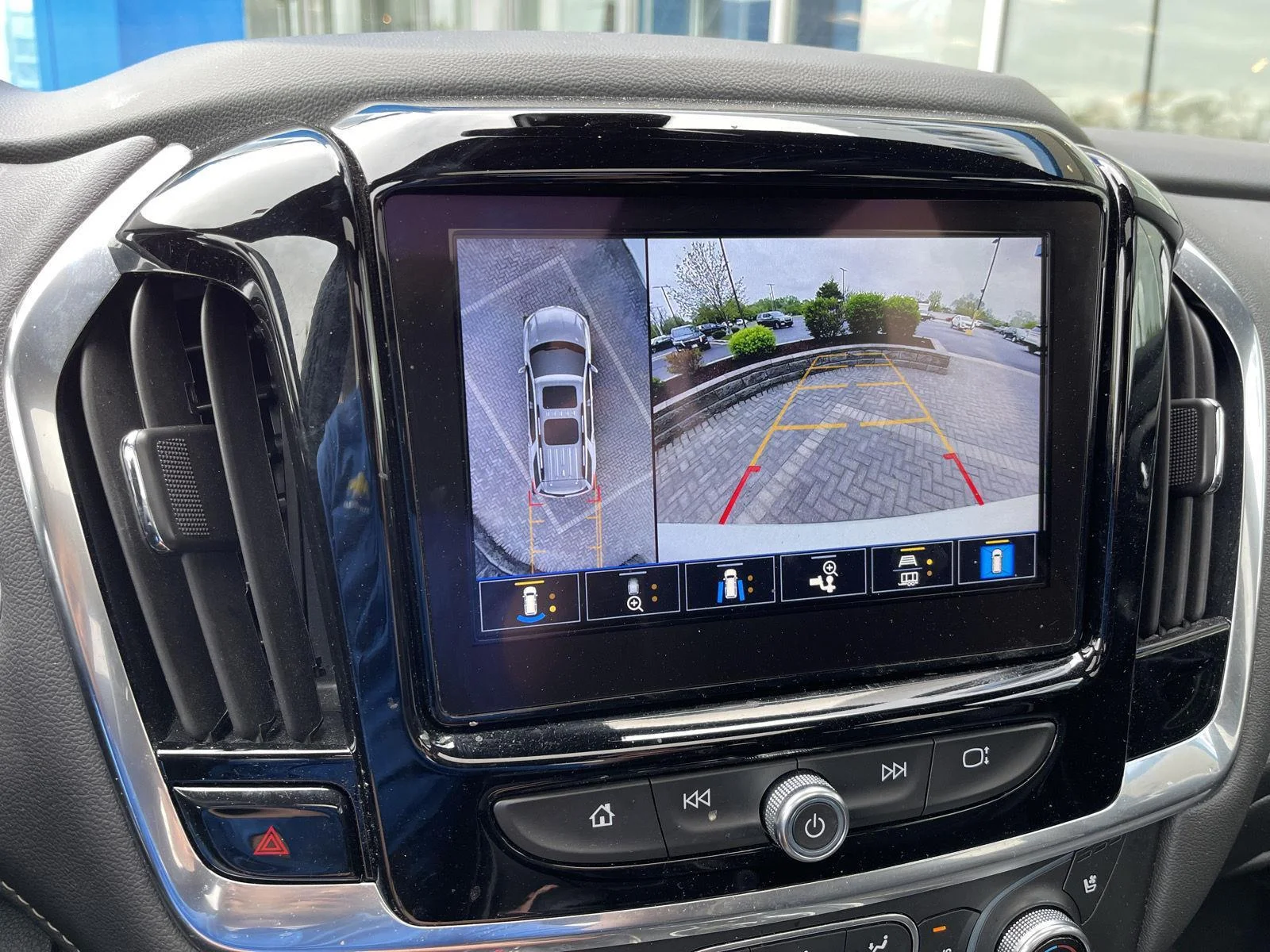 Used 2023 Iridescent Pearl Tricoat Chevrolet Premier image 32