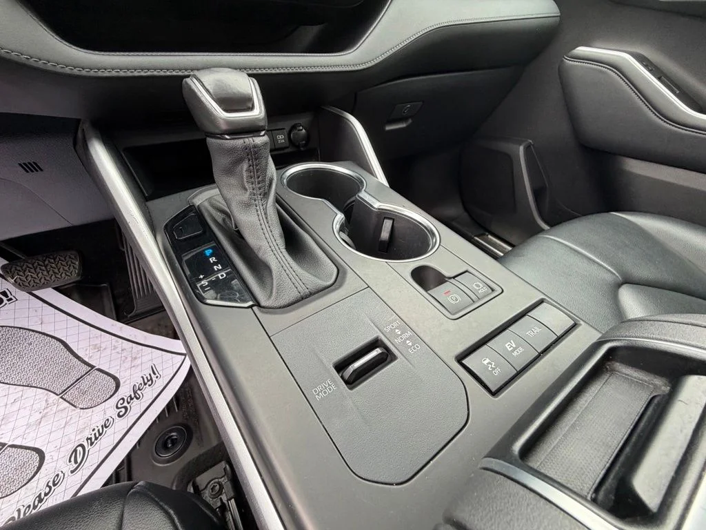 Used 2021 Silver Toyota XLE image 26