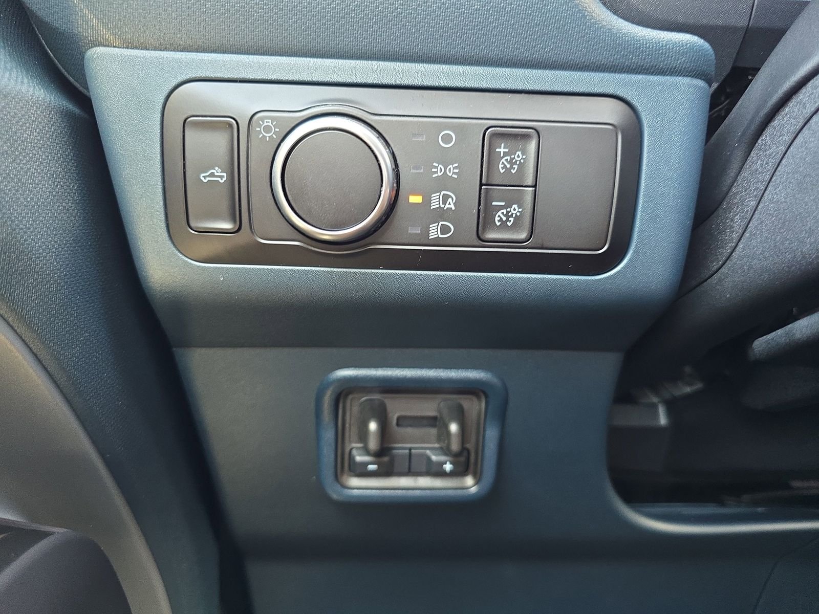 New 2025 Azure Gray Metallic Tri-Coat Ford XLT image 21