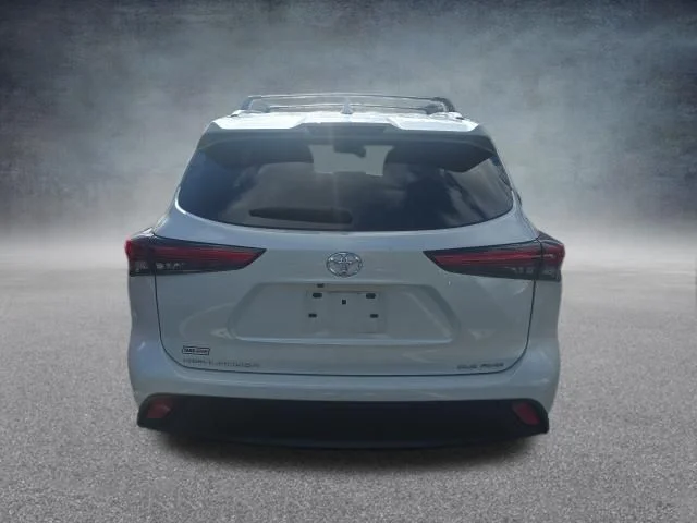 Used 2023 Beige Toyota XLE image 8