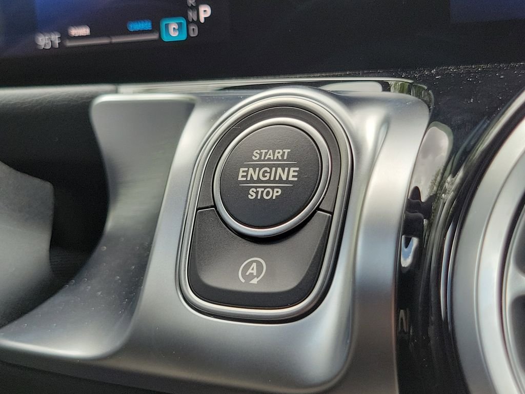 New 2026 Night Black Mercedes-Benz GLB 250 image 31