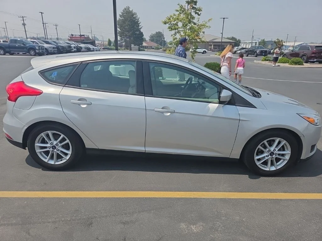 Used 2018 Silver Ford SE image 5