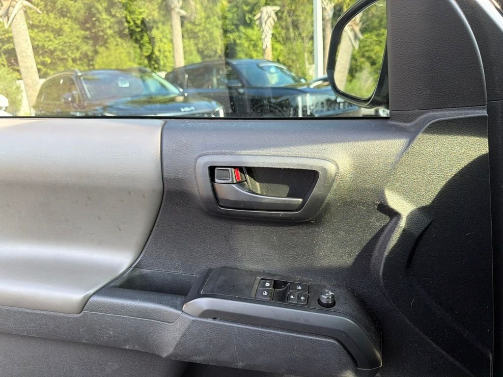 Used 2020 White Toyota SR image 18