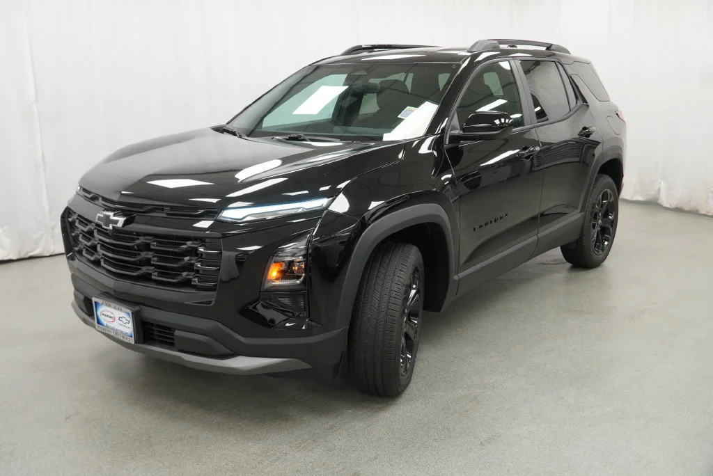 New 2027 Mosaic Black Metallic Chevrolet LT image 4