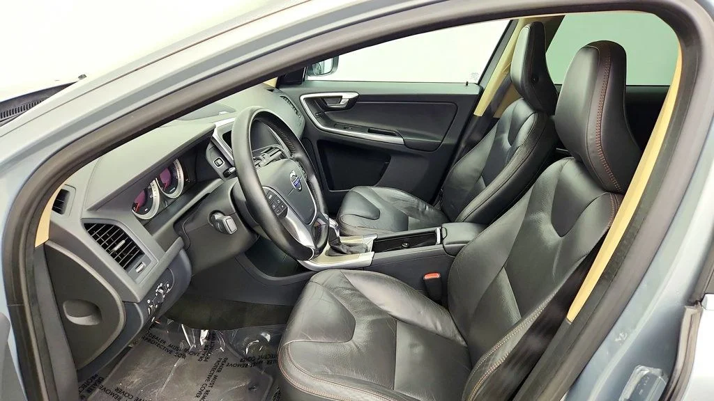 Used 2013 Electric Silver Metallic Volvo AWD 4dr T6 image 21