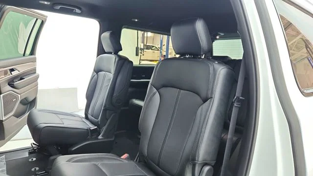 New 2026 Bright White Clear-Coat Exterior Paint Jeep Limited Altitude image 20