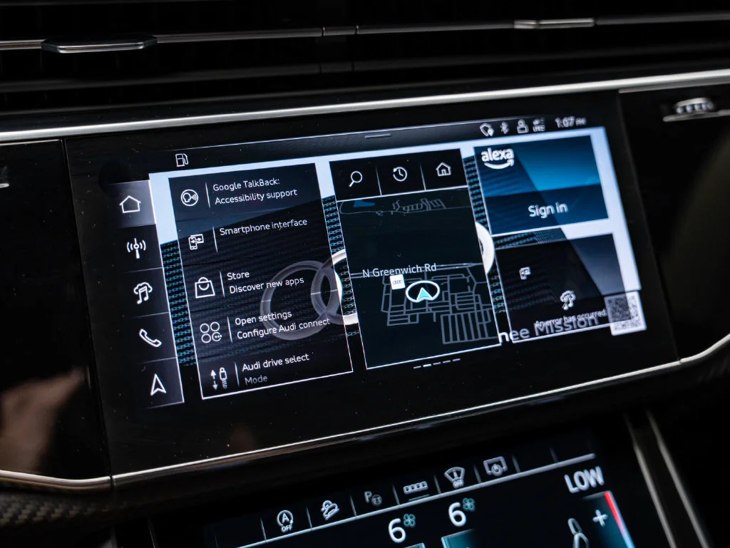 Used 2025 Mythos Black Metallic Audi 4.0T image 32