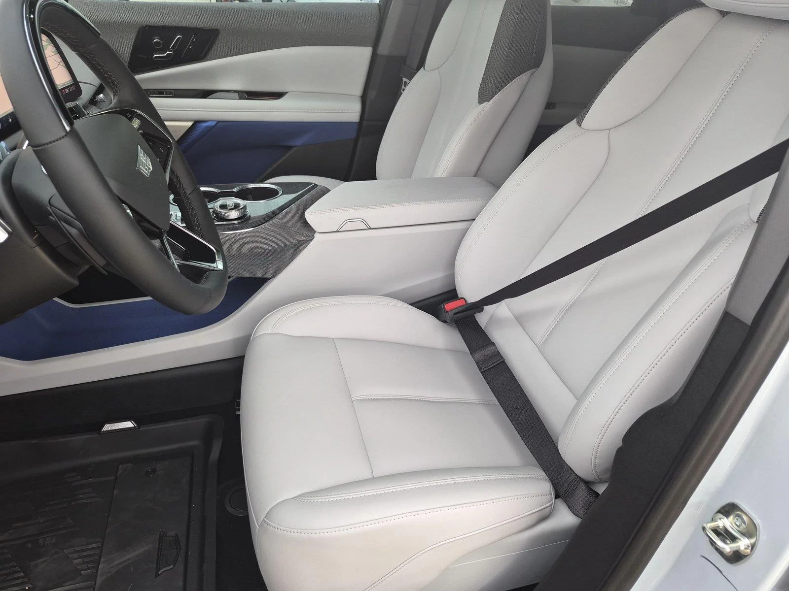 2027 Cadillac OPTIQ Luxury - Photo 26