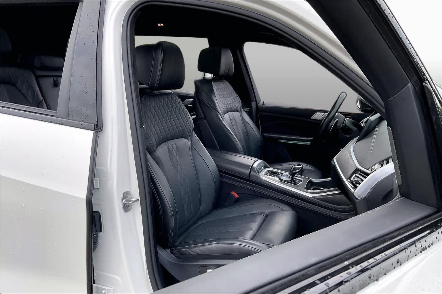 Used 2020 Alpine White BMW M50i image 8