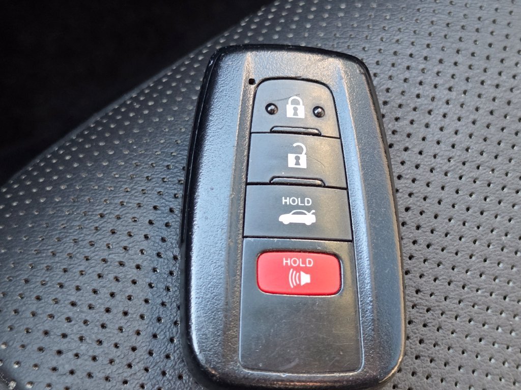 Used 2020 Wind Chill Pearl Toyota XSE V6 image 37