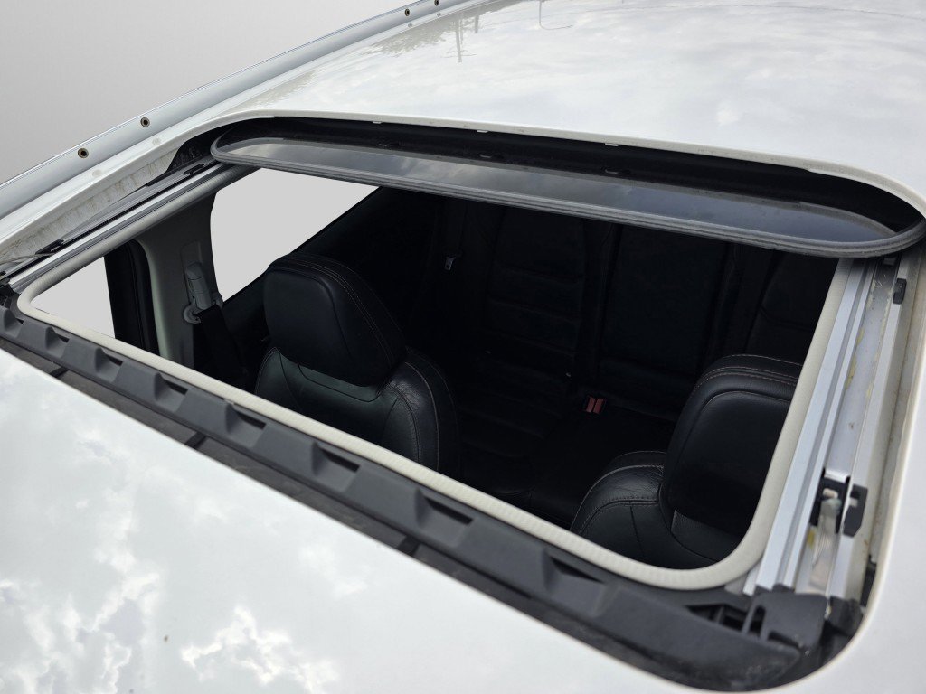 Used 2019 Snowflake White Pearl Mica Mazda Grand Touring image 4