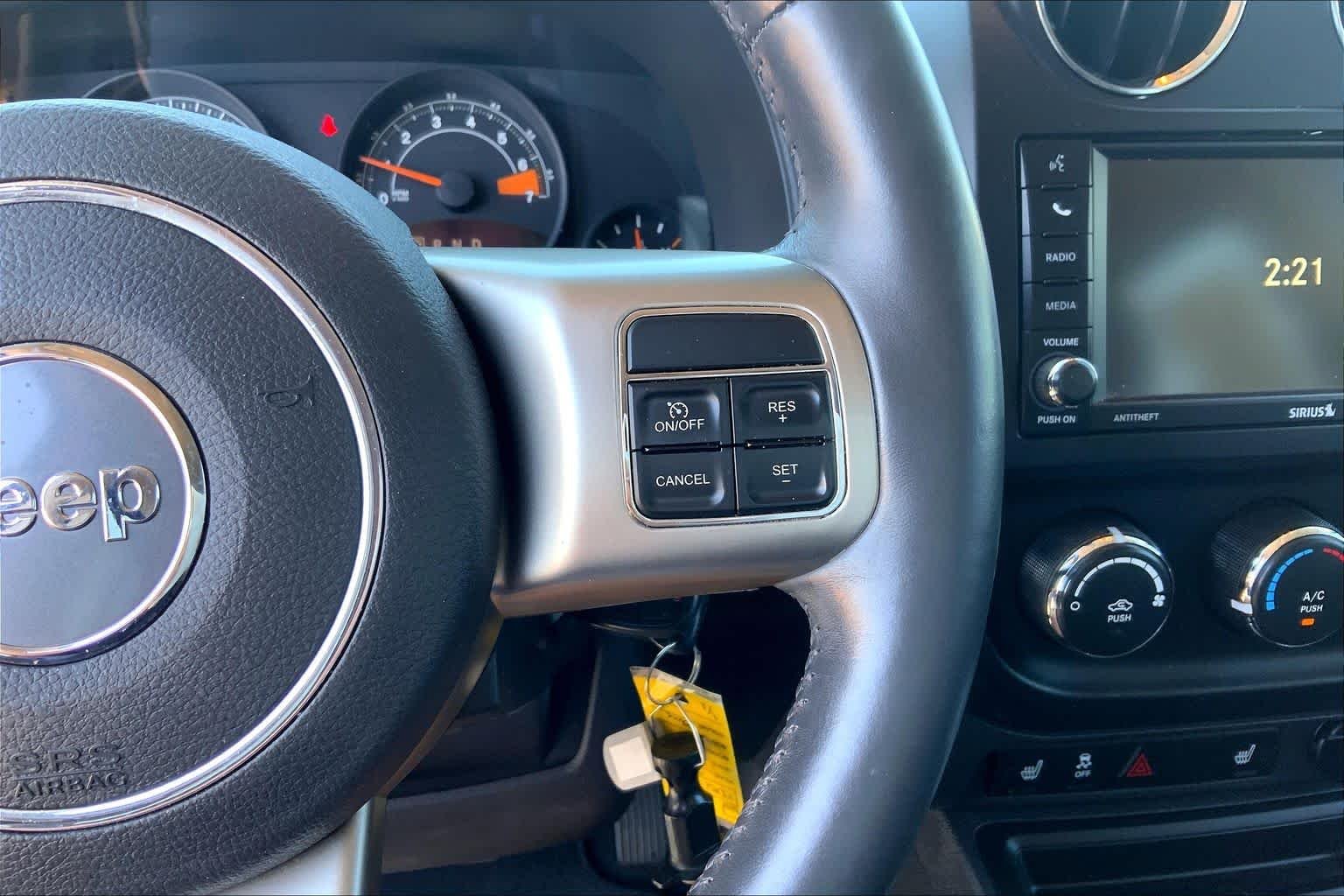 Used 2014 True Blue Pearlcoat Jeep High Altitude image 25