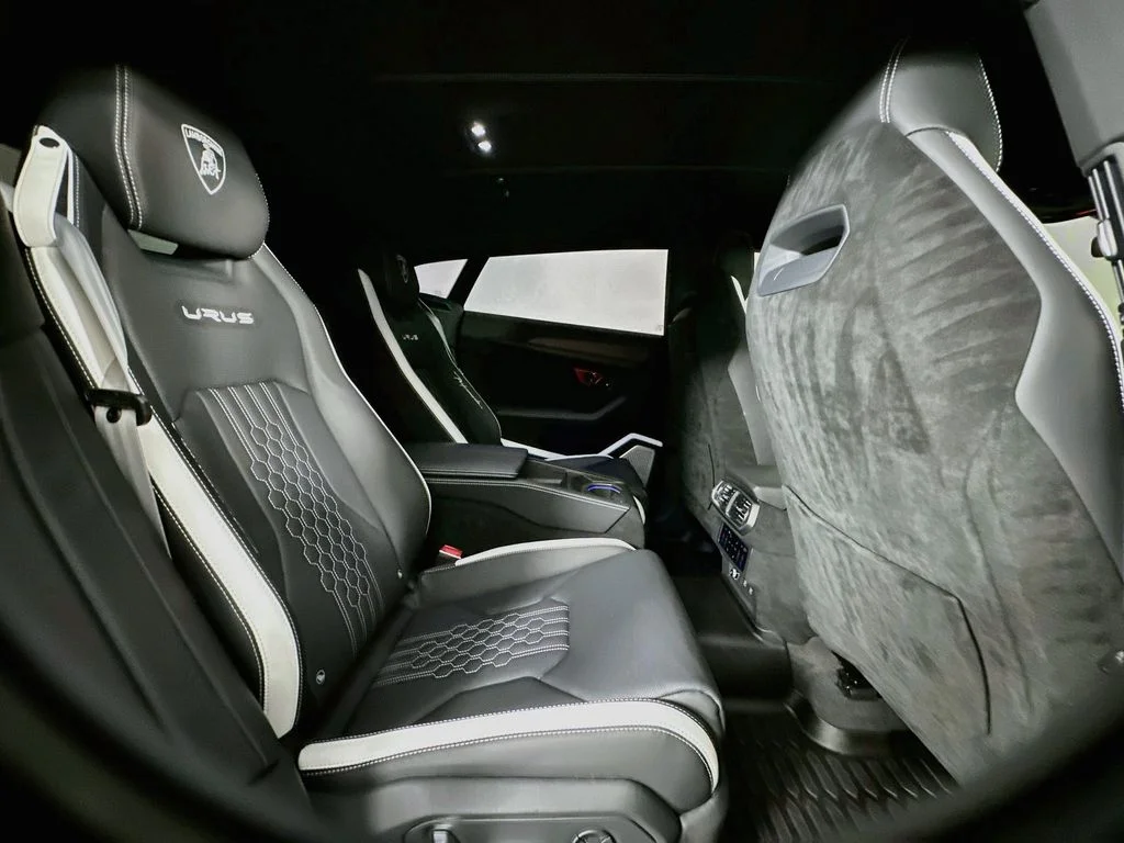 Used 2024 White Lamborghini Performante image 28