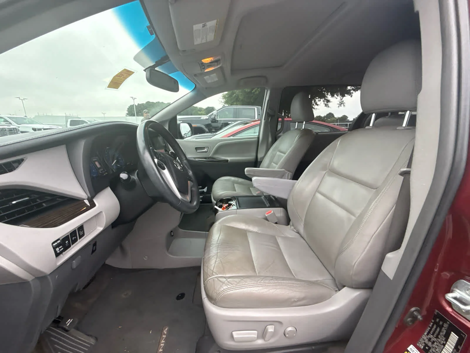 Used 2016 Salsa Red Pearl Toyota XLE image 9