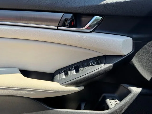 Used 2020 Red Honda LX image 18