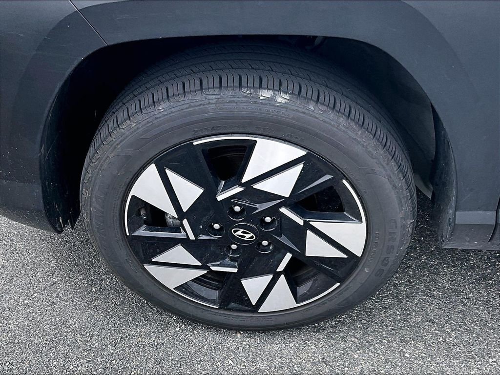 Used 2025 White Hyundai SEL image 7