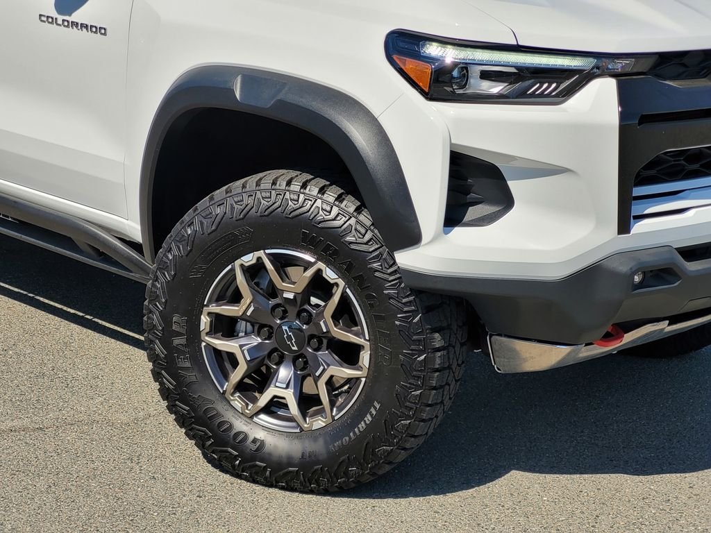 Used 2026 White Chevrolet ZR2 image 9