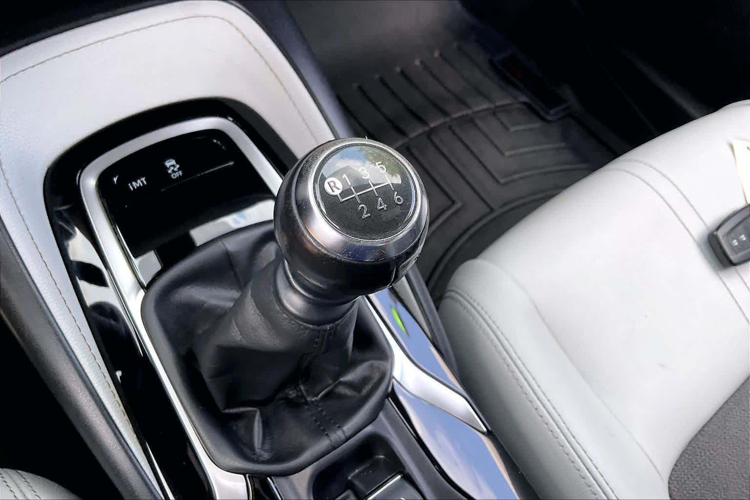 Used 2019 Classic Silver Metallic Toyota XSE image 34