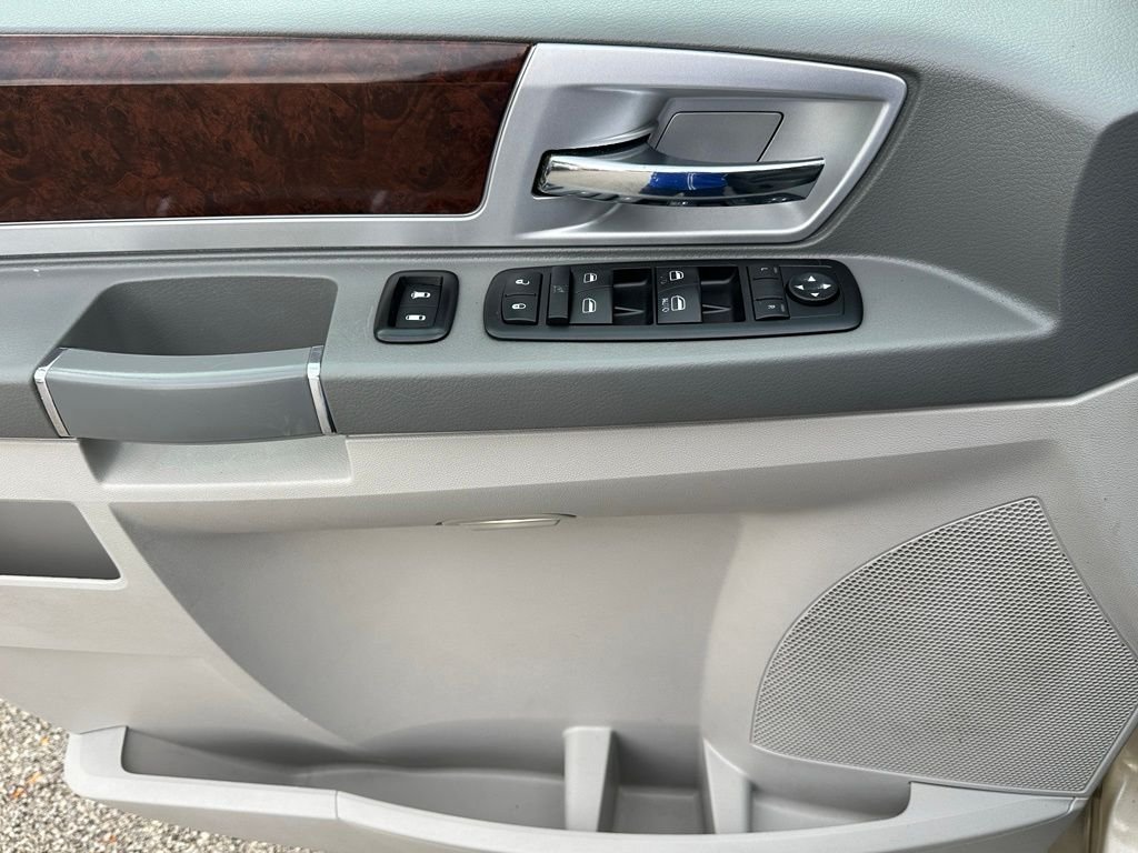 Used 2010 Gold Chrysler Touring image 12