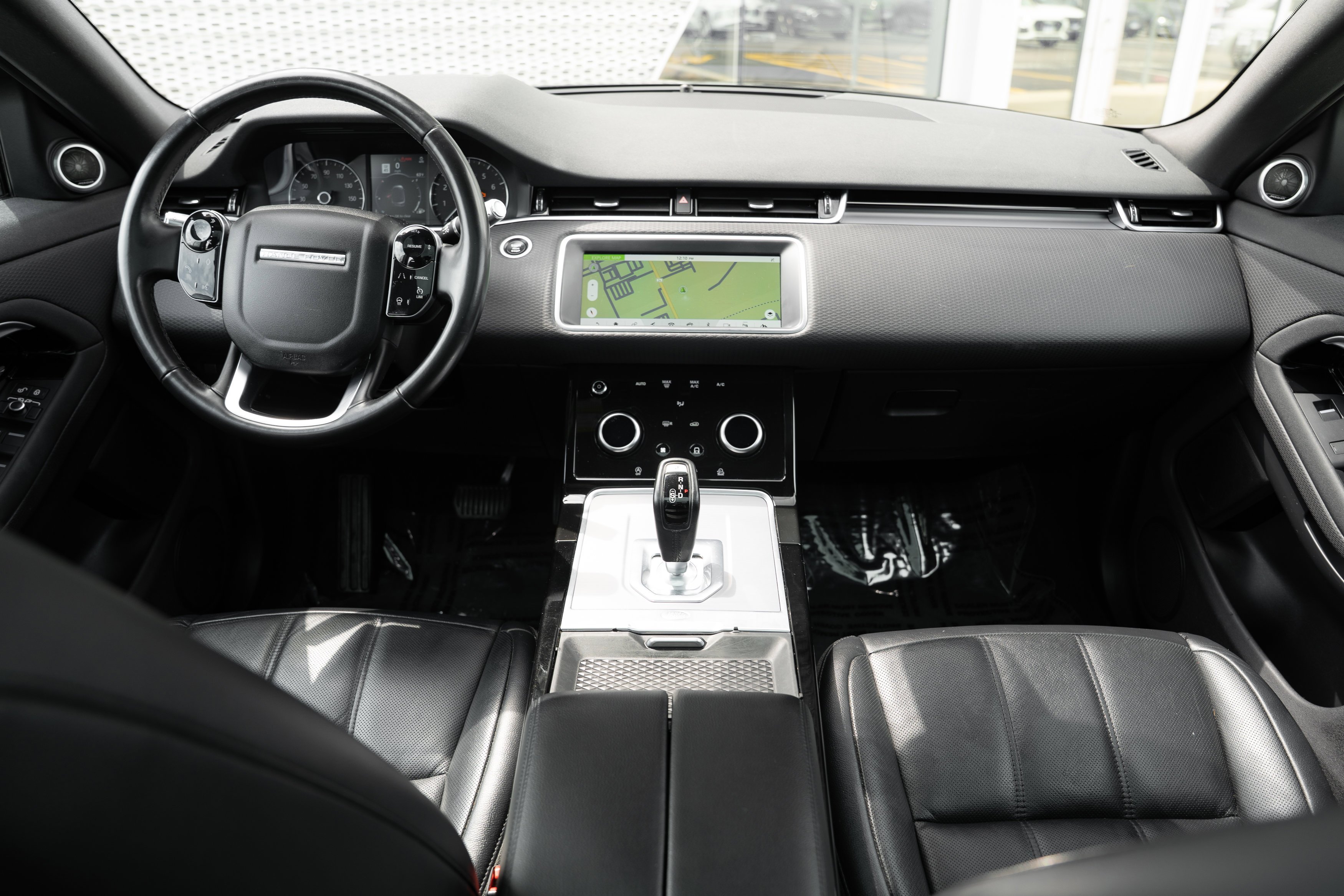 Used 2020 Santorini Black Metallic Land Rover S image 8