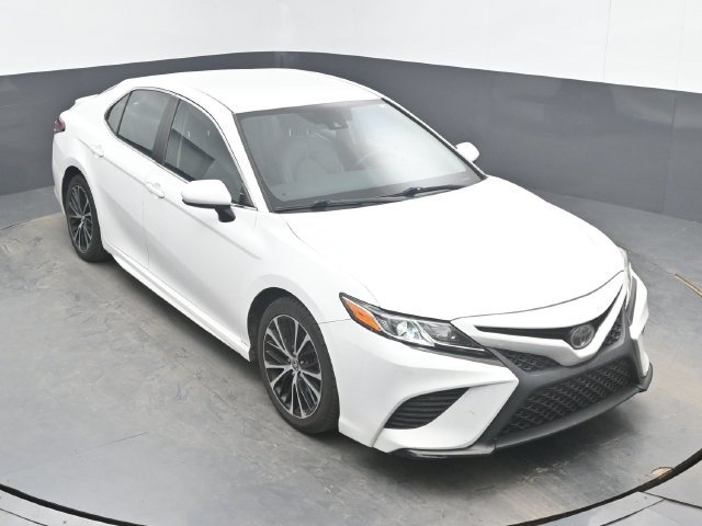 Used 2018 White Toyota SE image 12