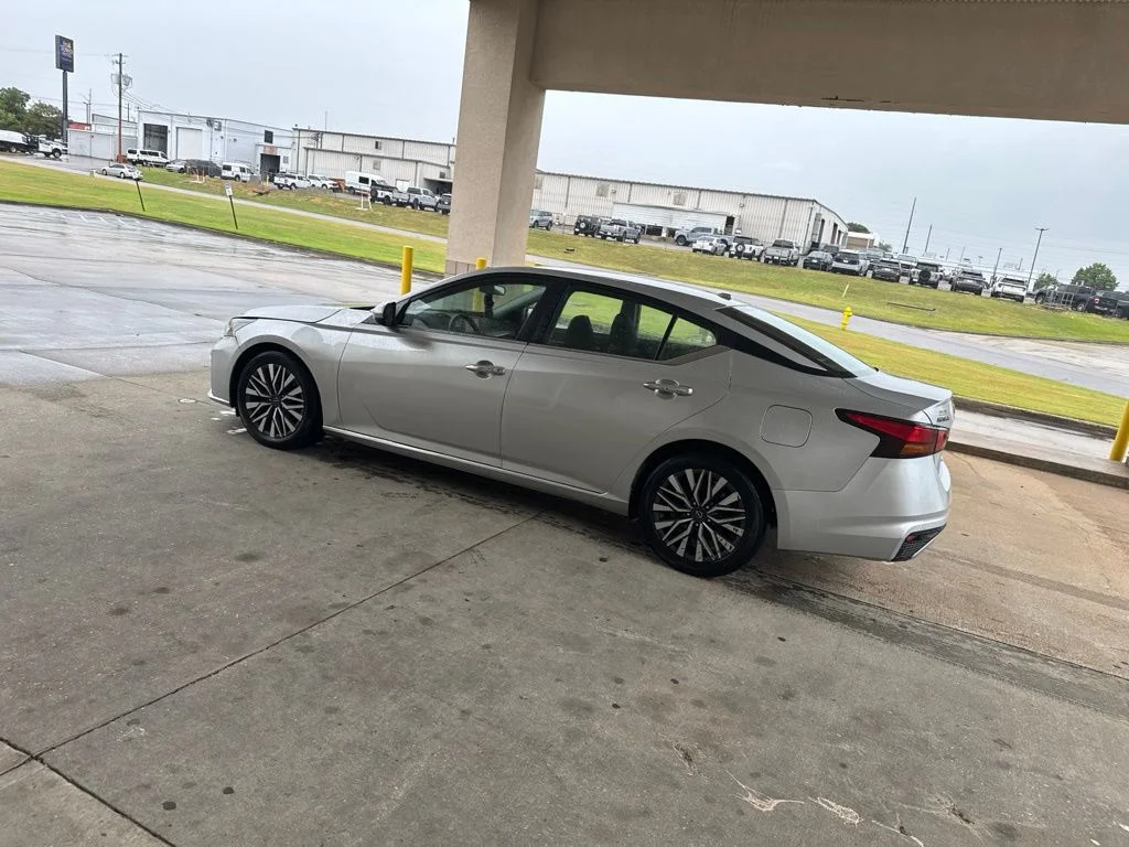 Certified Used 2023 Silver Nissan 2.5 SV image 10