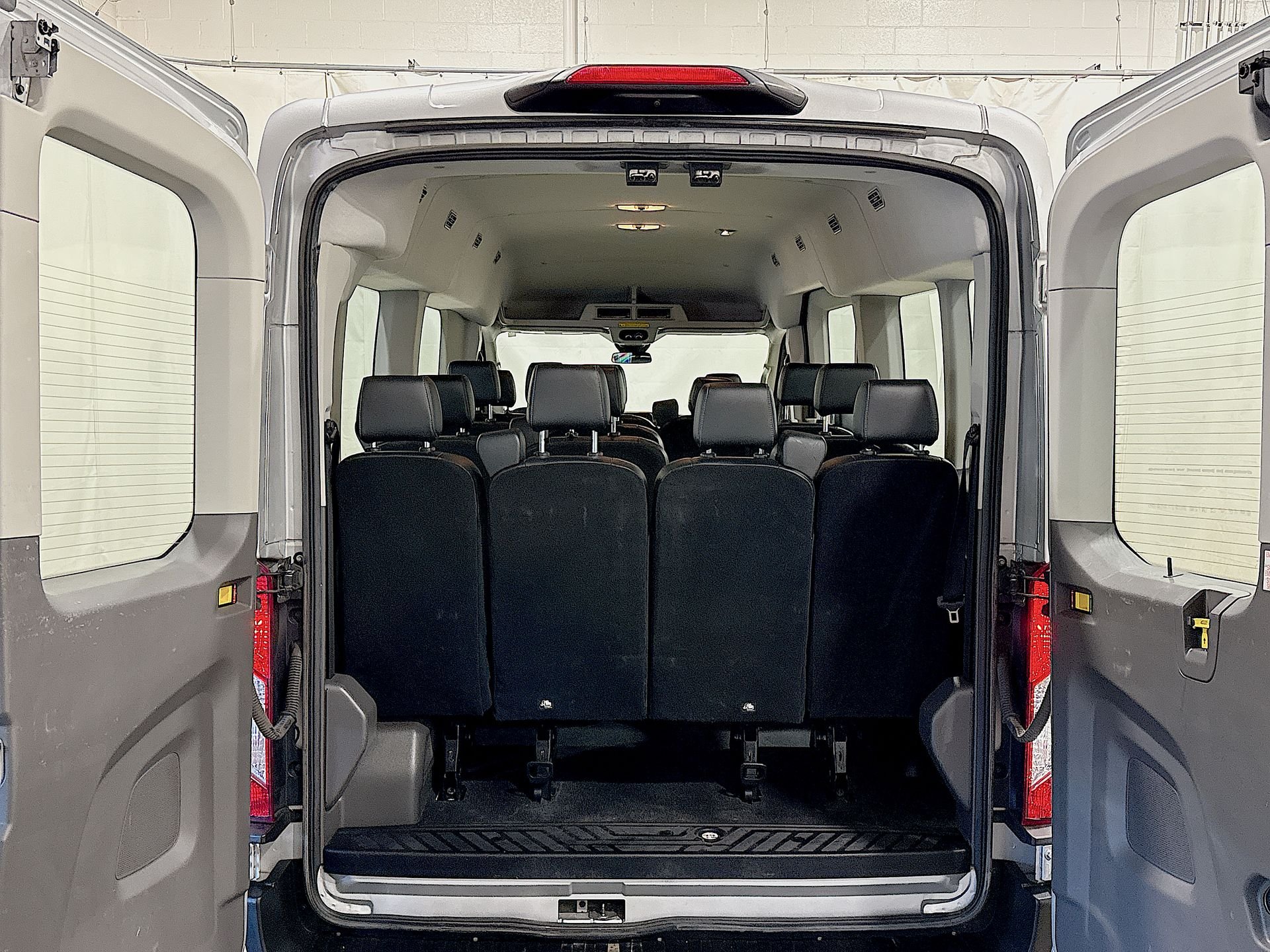 2020 Ford Transit Passenger Van XL - Photo 21