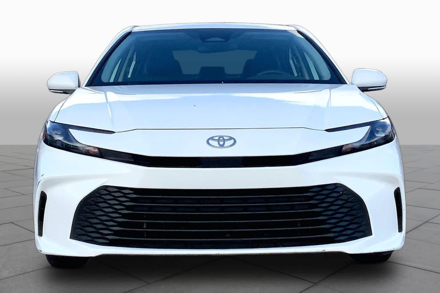 Used 2025 Ice Cap Toyota LE image 4
