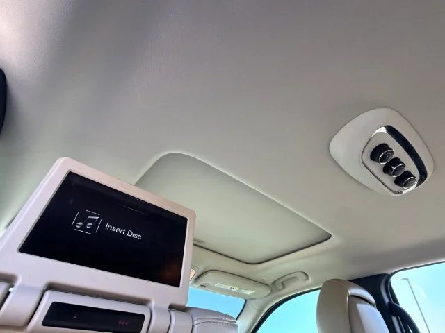 Used 2018 White Dodge Citadel image 17