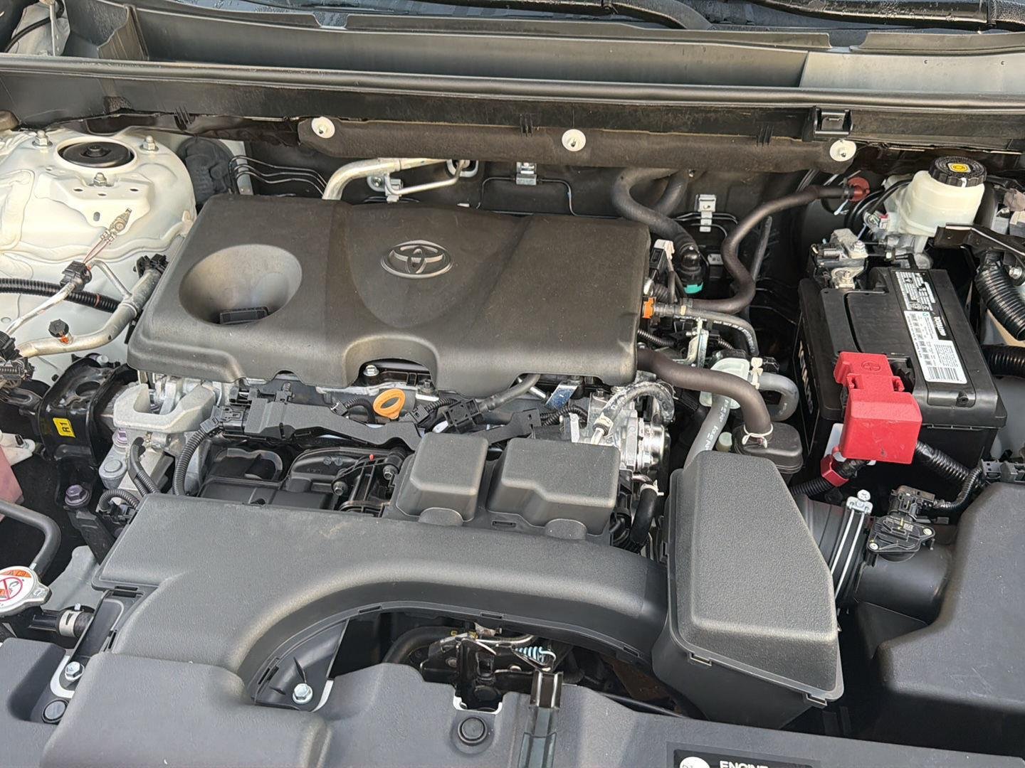 Used 2022 White Toyota XLE image 36