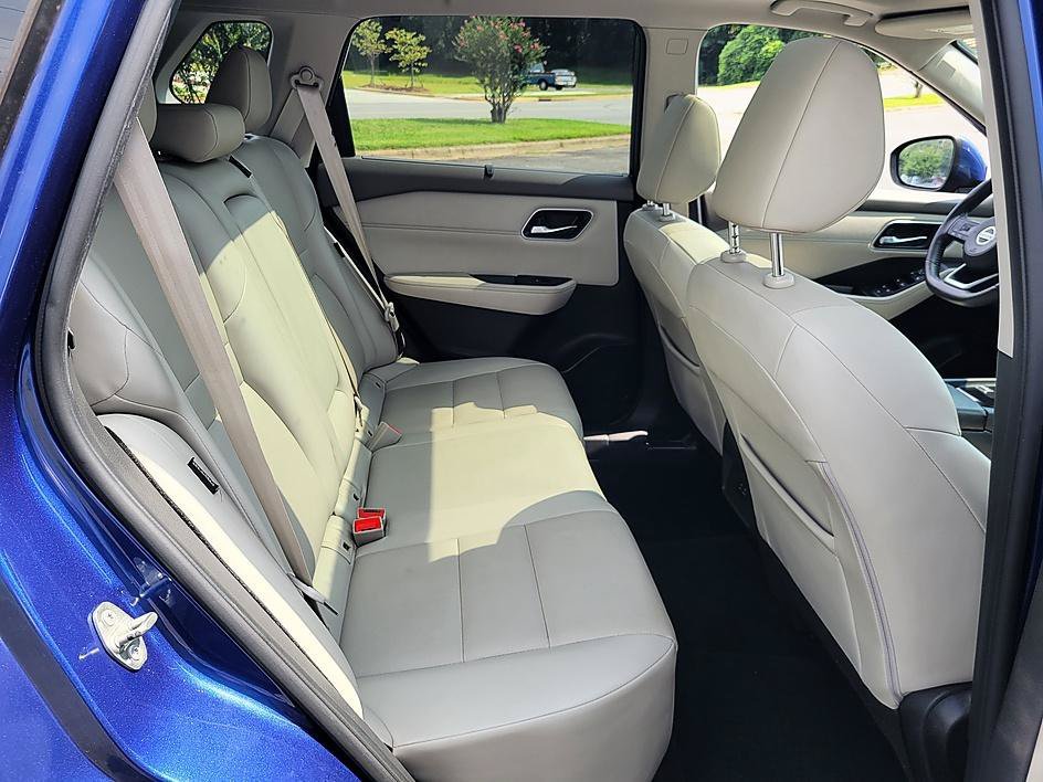 Used 2021 Caspian Blue Metallic Nissan SV image 15