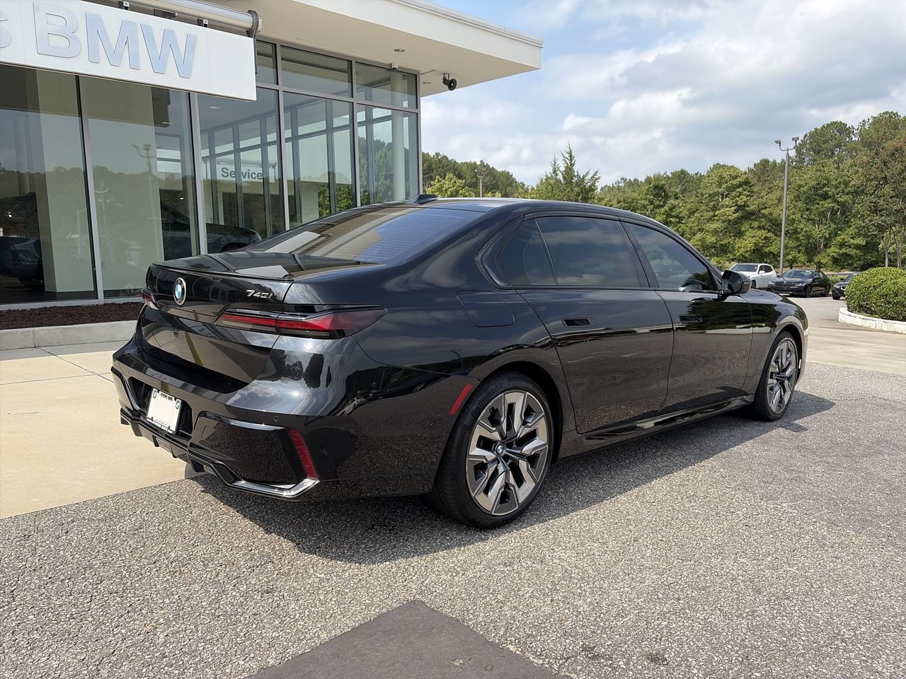 Used 2023 Black Sapphire Metallic BMW 740i image 8